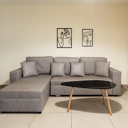 Elysee 5 Apartment